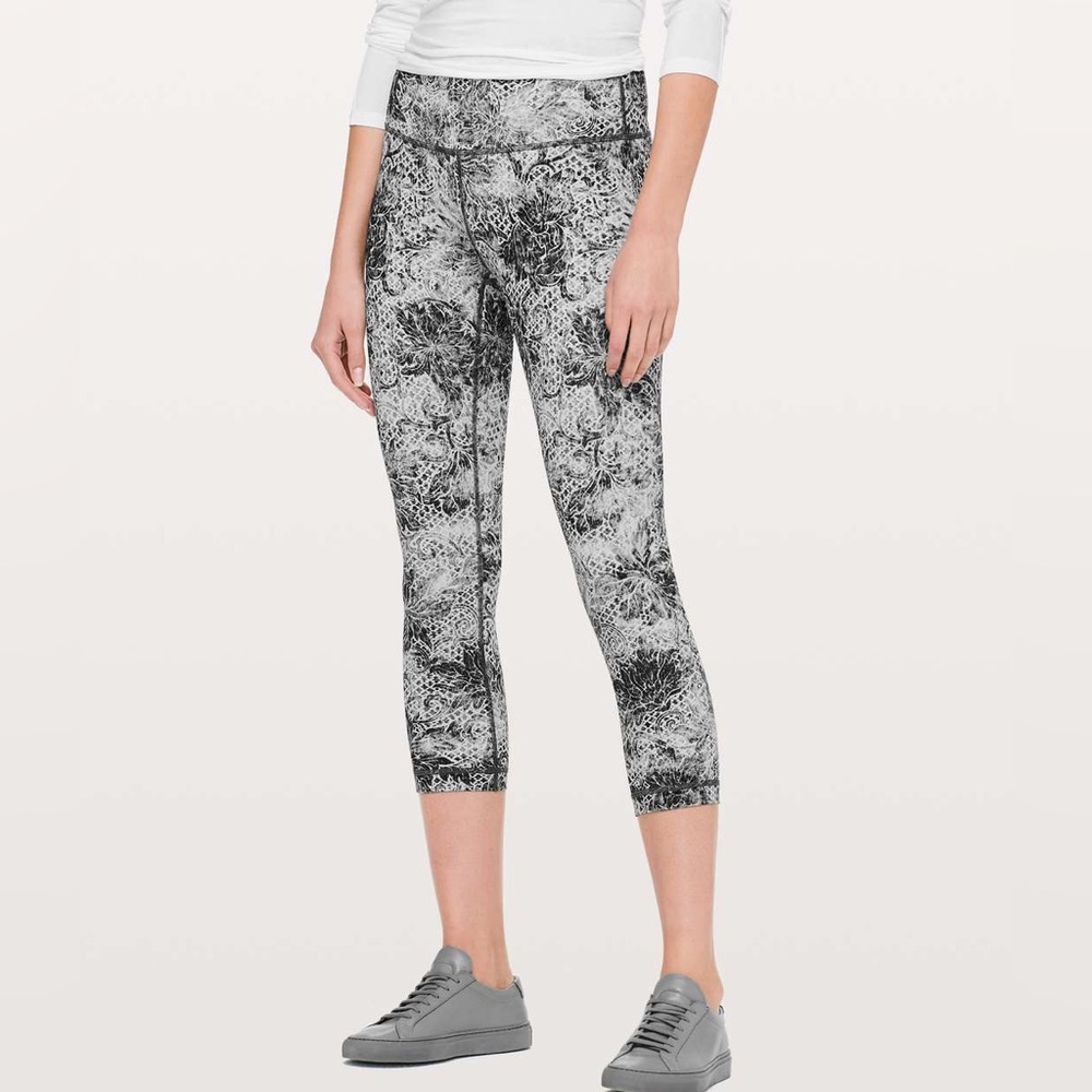 Lululemon Wunder Under Crop Leggings Luxtreme Size 6